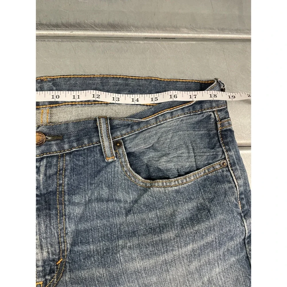 Levis levis 559